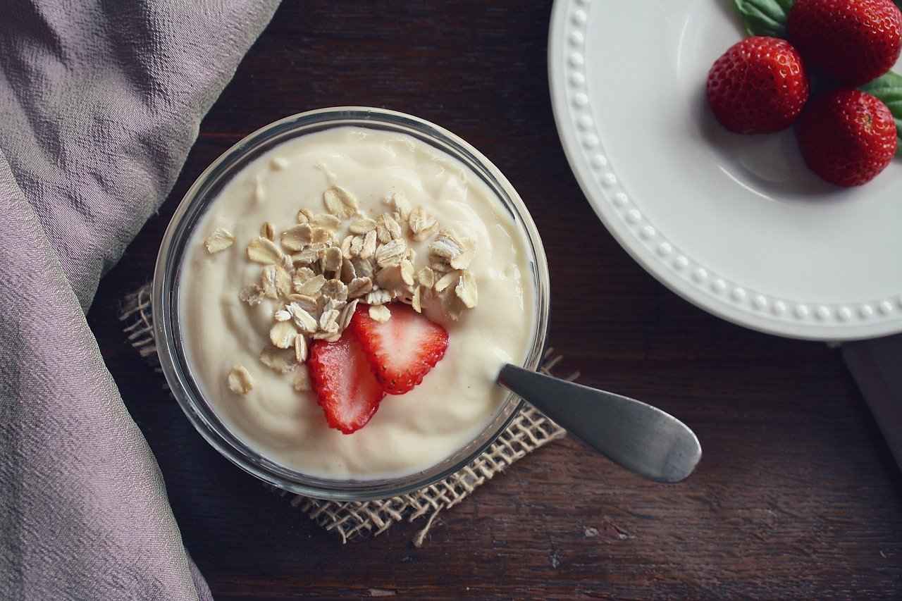 Non-fat Greek yogurt with strawberry and oats